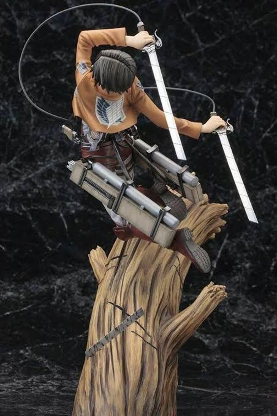 Anime Attack on Titan | Attack On Titan - Levi Ackerman 1/8 Scale Artfx J Figure (Kotobukiya)